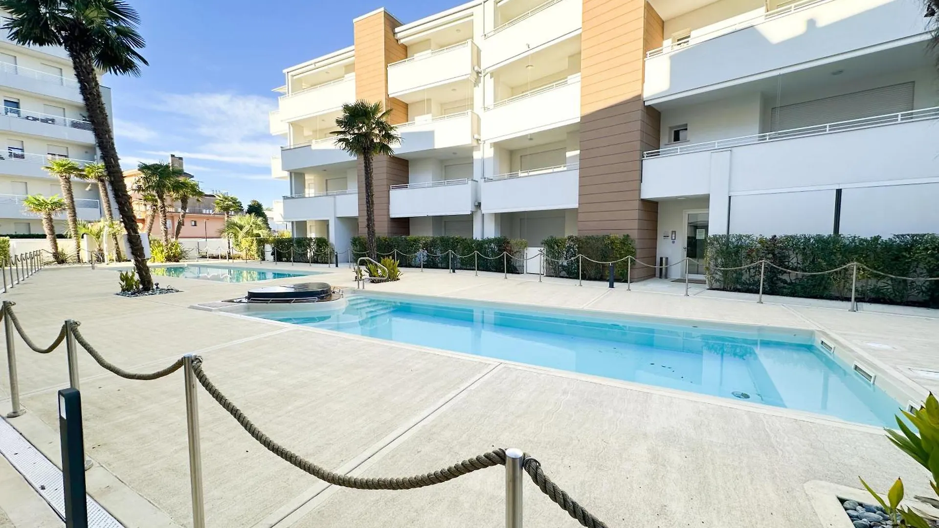 Piscina, Vicno Al Mare - Le Palme Apartment Lido di Jesolo Italy